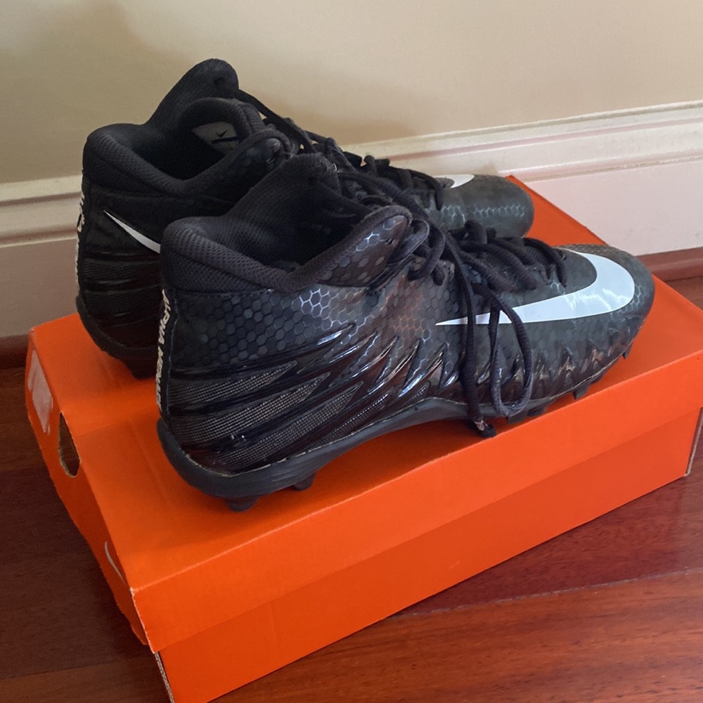 Nike Alpha Menace Varsity MID Size US 7 boys